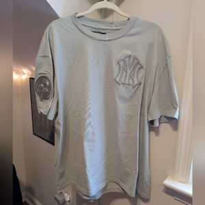 New York Yankees Embroidered Logo  Crew Neck Shirt Sleeve Tee